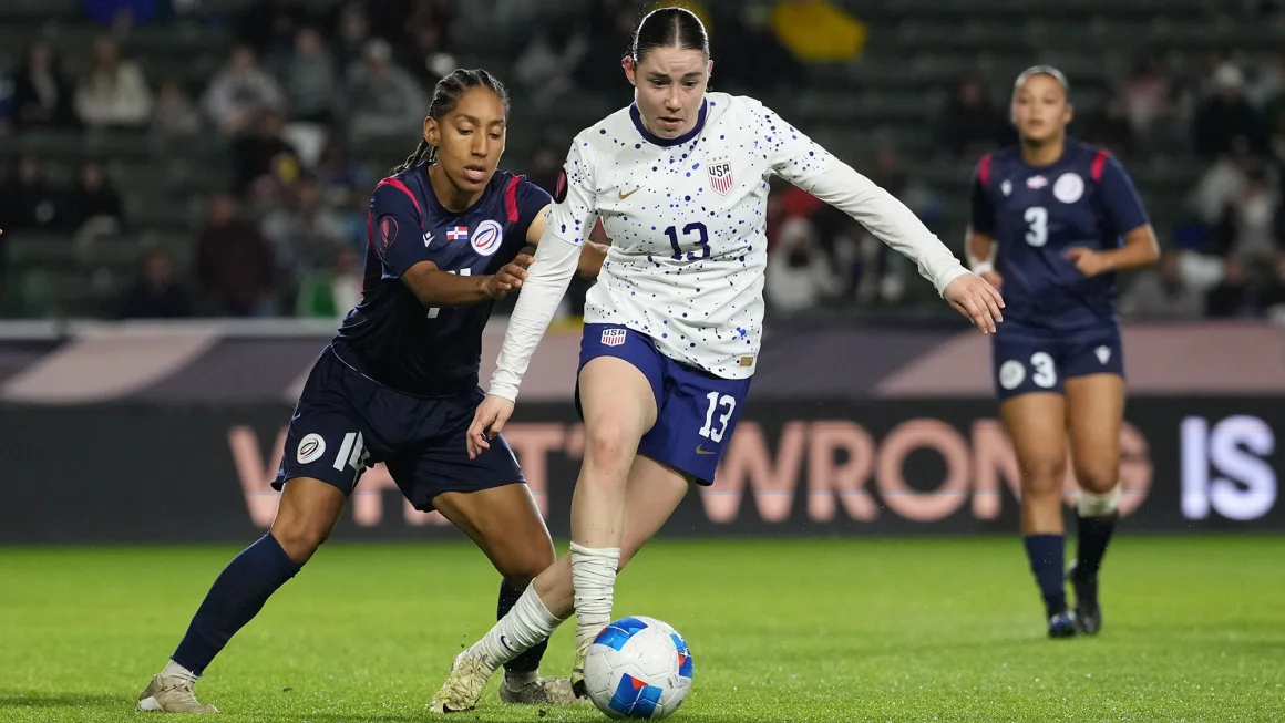 Republik Dominika Fenomena remaja Olivia Moultrie mencetak dua gol