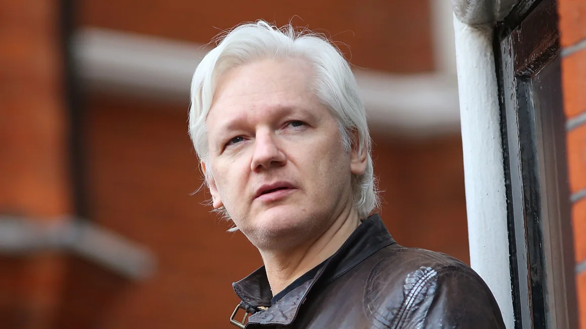 Alan Rusbridger: Mengapa nasib Julian Assange penting